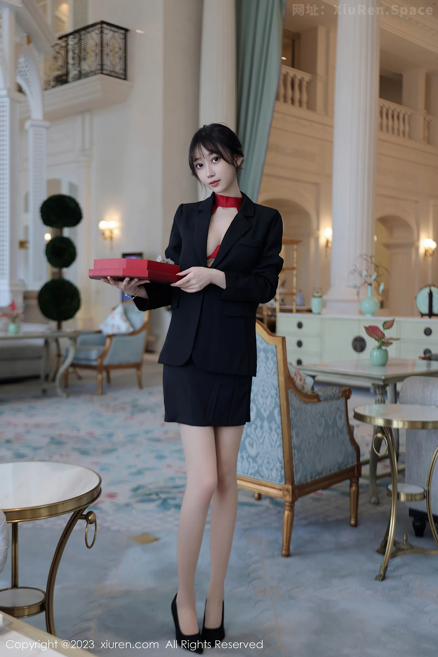 图片[3]-[XiuRen秀人网]VOL.7102 模特玥儿玥er脱深色西服露性感红色情趣服配黑丝吊袜诱惑写真63P-秀人网官方网站